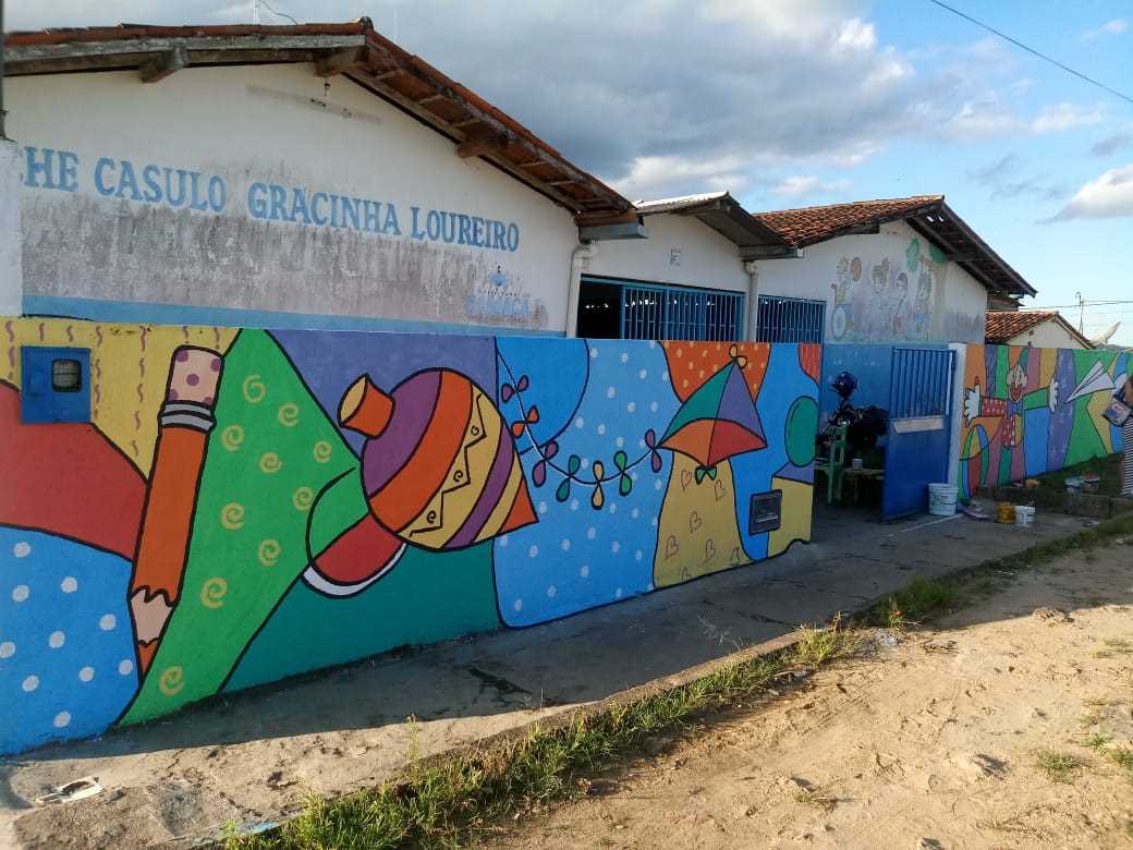 A Secretaria de Educação iniciou a construção do muro do terreno lateral na Creche Gracinha Loureiro